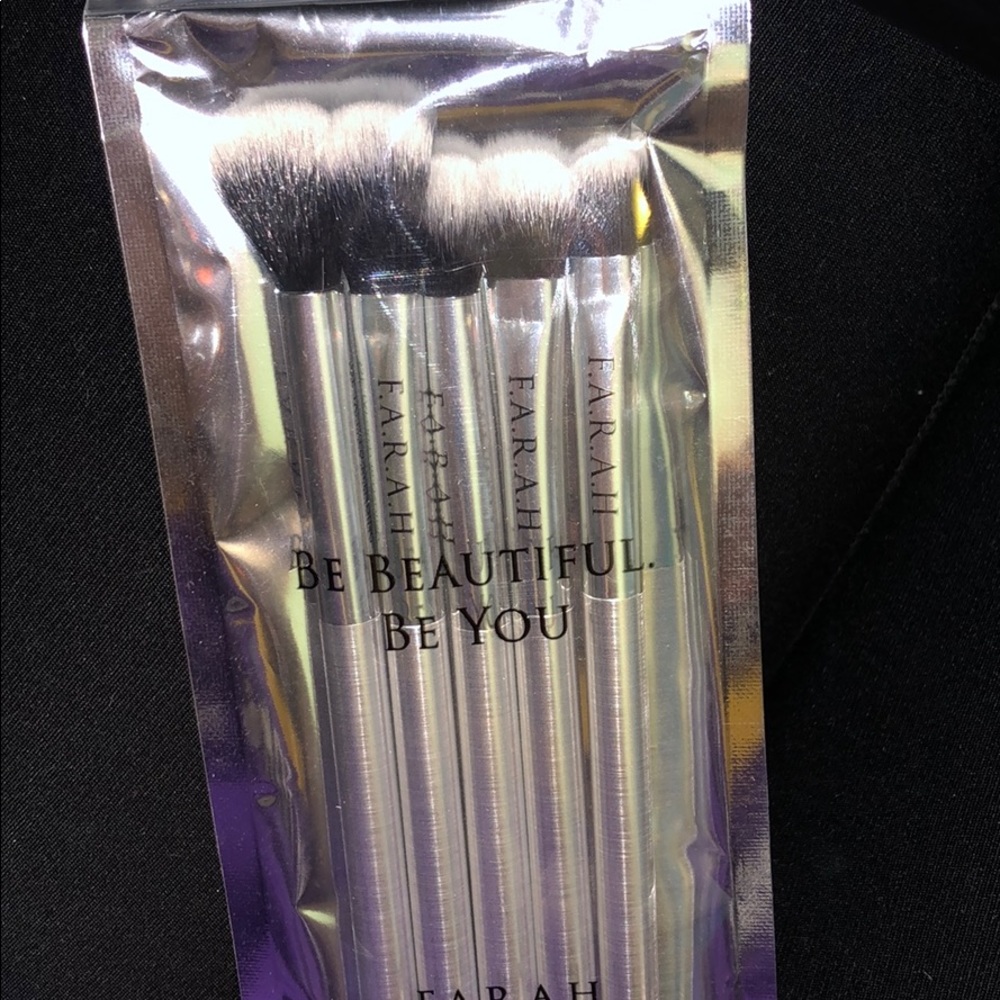 Bundle of F.A.R.A.H Makeup Brushes
